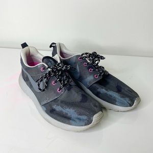 NIke women’s sneakers